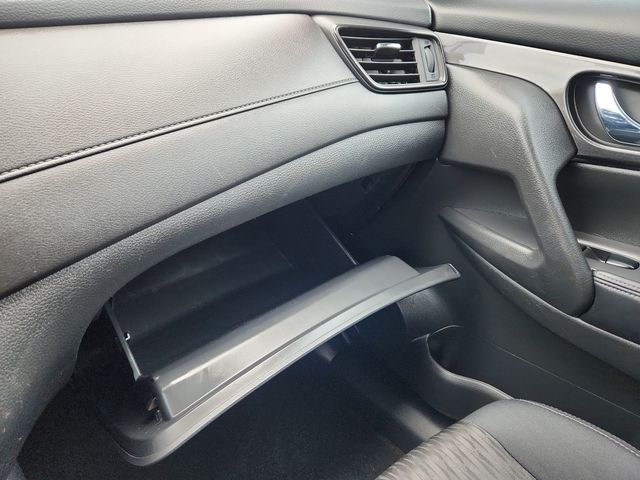 2018 Nissan Rogue SV photo 40