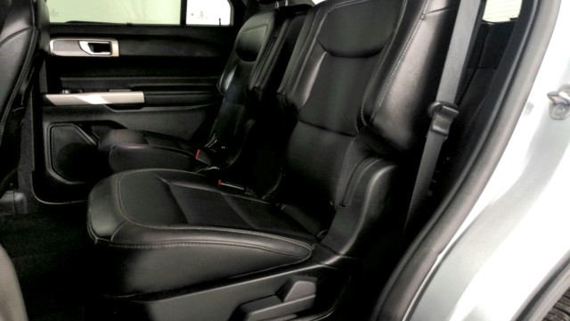 Used 2023 SILVER Ford Limited image 24