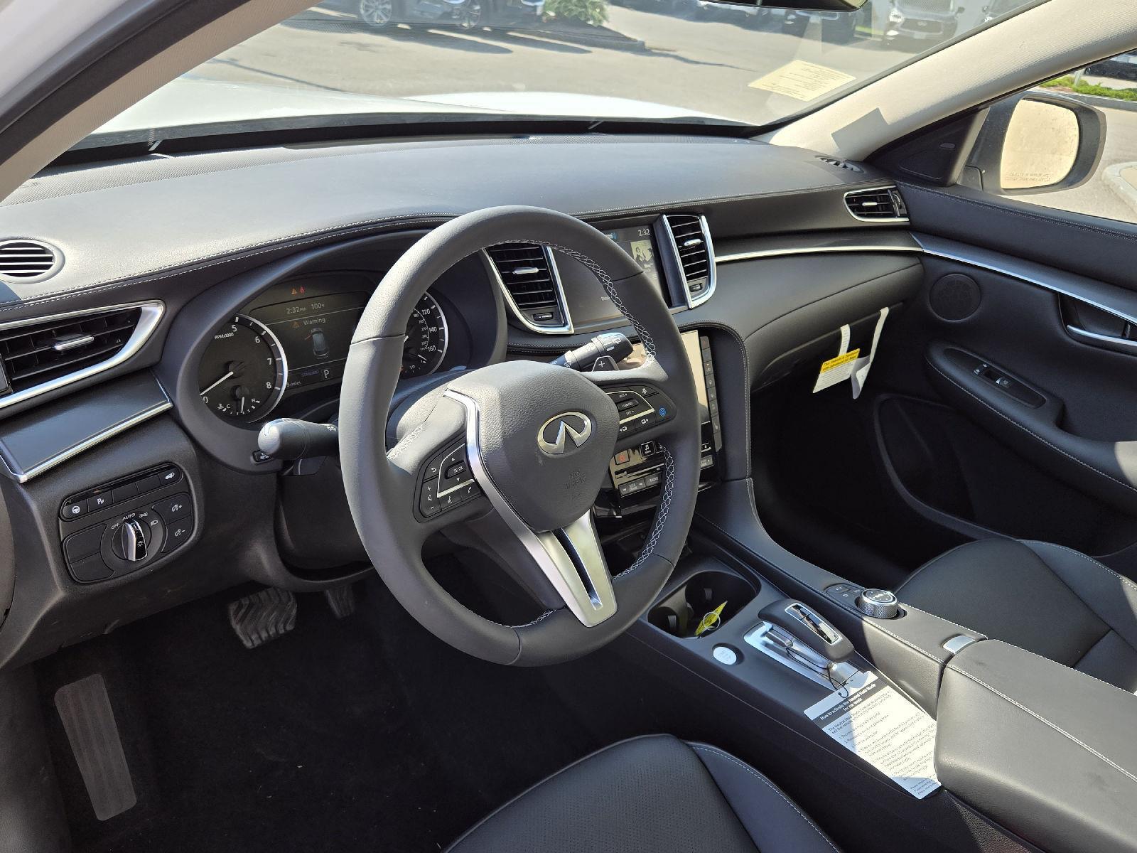 2025 Infiniti QX50 Luxe AWD photo 4