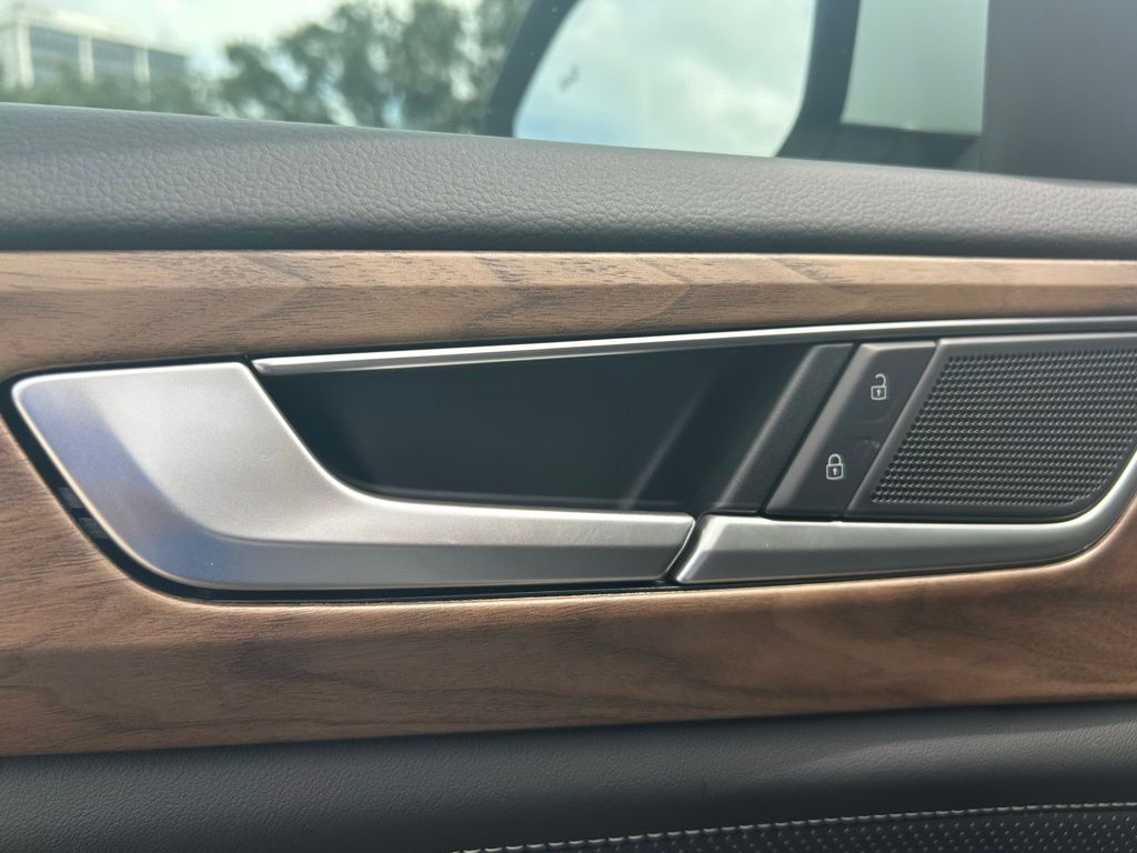 2026 Volkswagen Atlas SE Technology photo 45