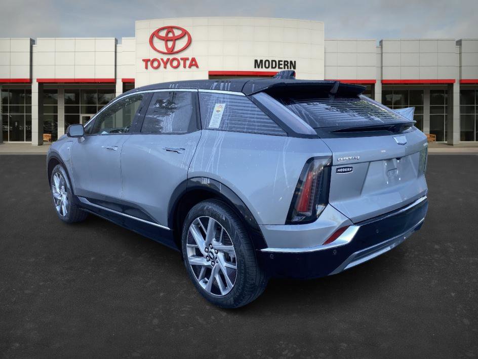 2025 Cadillac Optiq Luxury photo 3