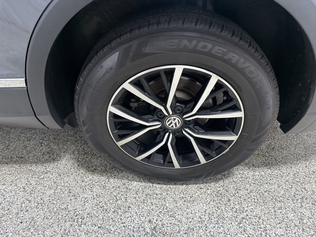 2021 Volkswagen Tiguan R-Line Black SEL photo 7