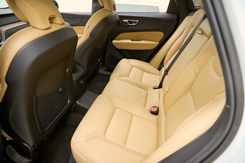 2025 VOLVO XC60 - Image 21