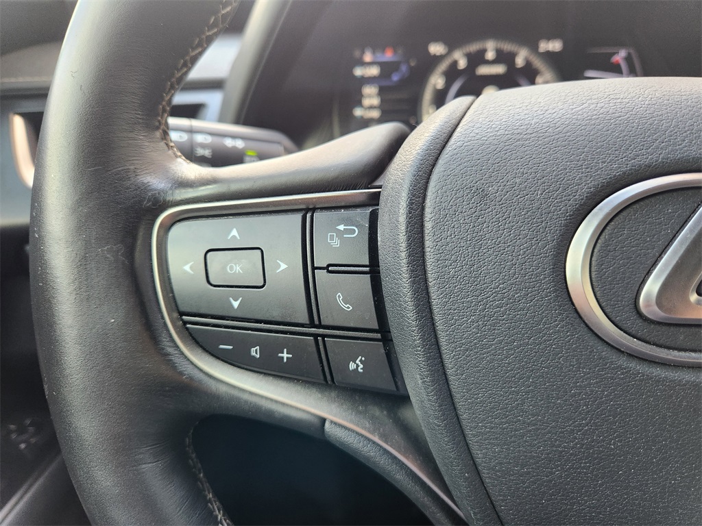 2020 Lexus UX 200 Premium photo 25