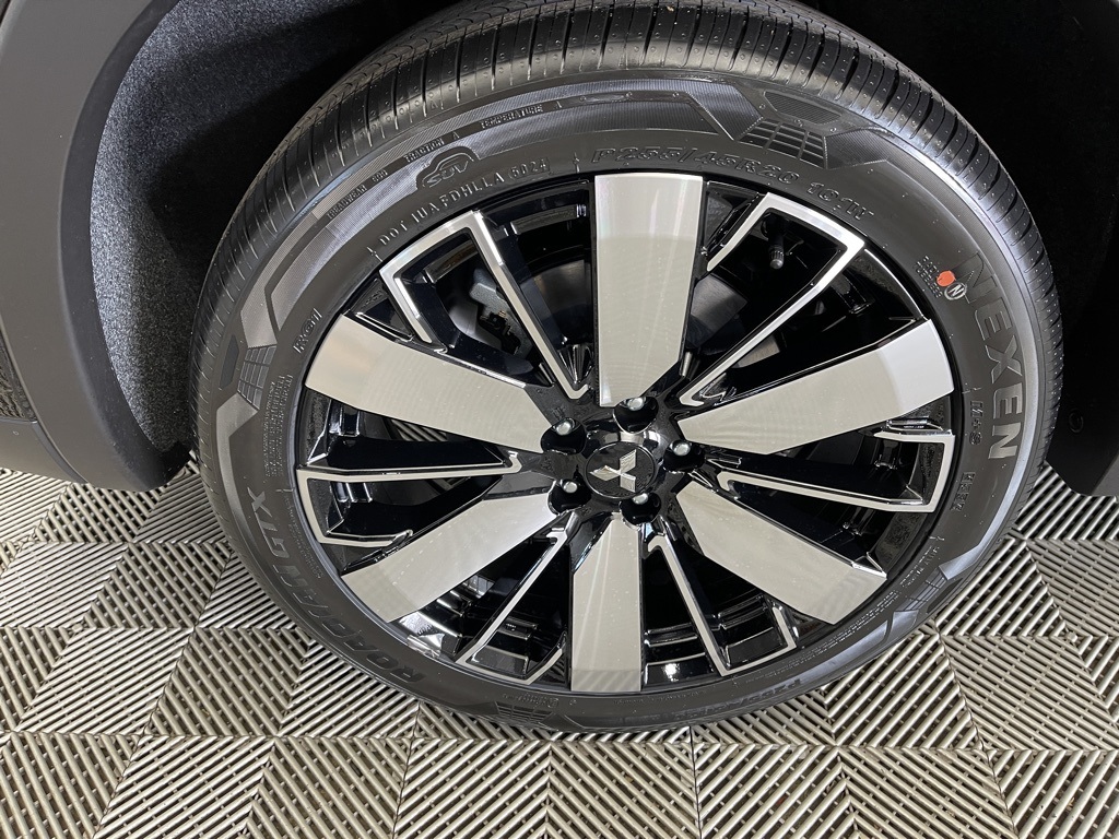 2025 Mitsubishi Outlander SE photo 32