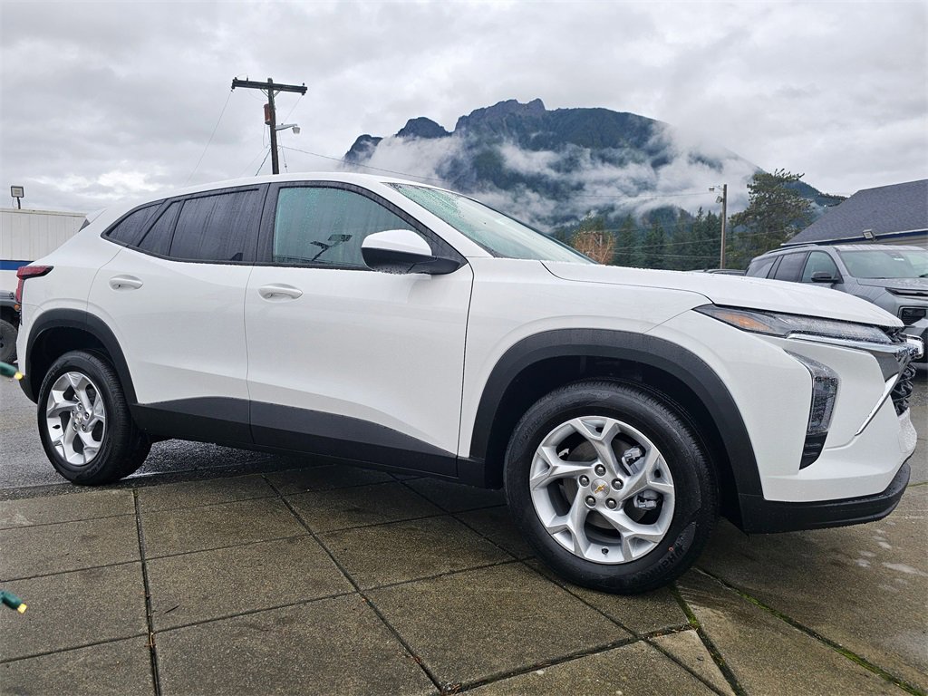 2026 Chevrolet Trax LS photo 3