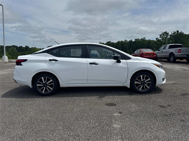 2025 Nissan Versa 1.6 S photo 3