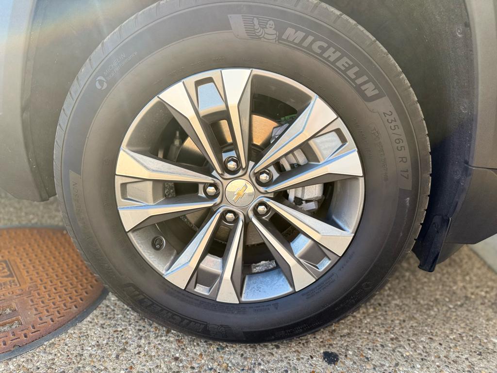 2025 Chevrolet Equinox LT photo 4