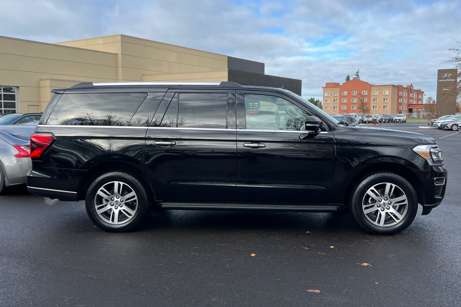 2024 Ford Expedition MAX Limited photo 2