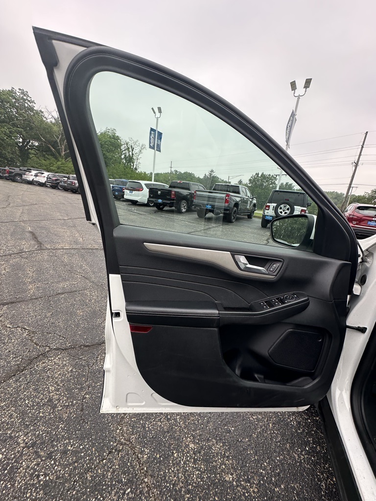 2022 Ford Escape SEL photo 8
