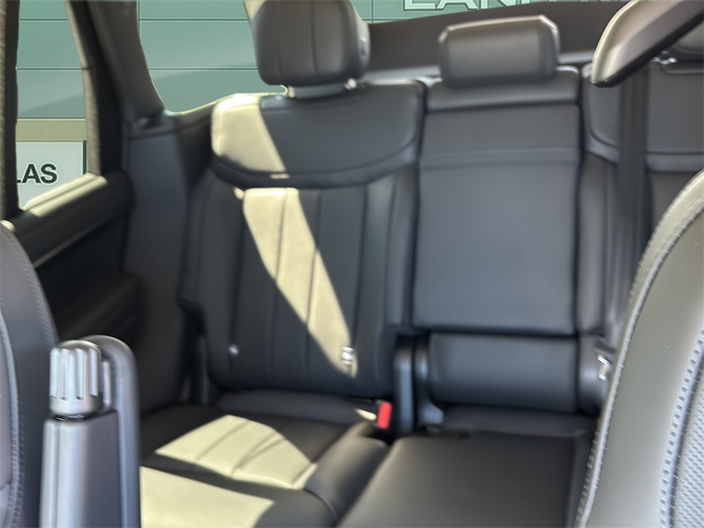 2025 Land Rover Range Rover SE photo 14