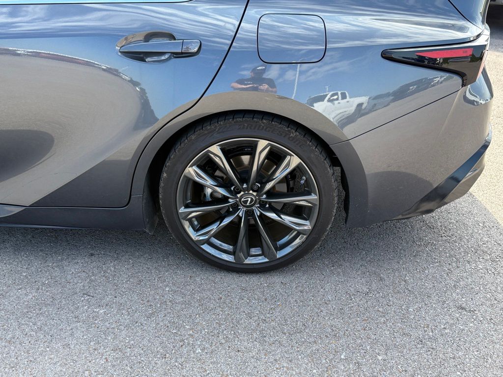 2022 Lexus IS 350 F SPORT photo 24