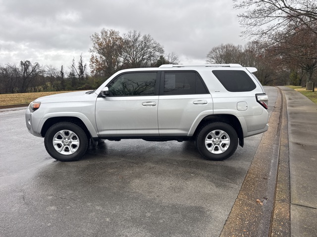 2016 Toyota 4Runner SR5 photo 4