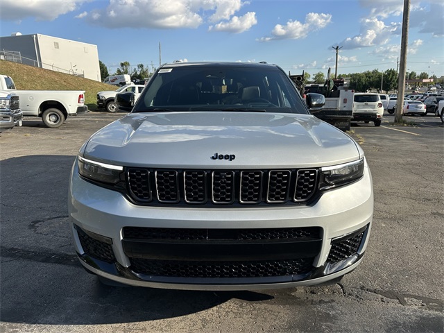 2025 Jeep Grand Cherokee L Summit photo 2