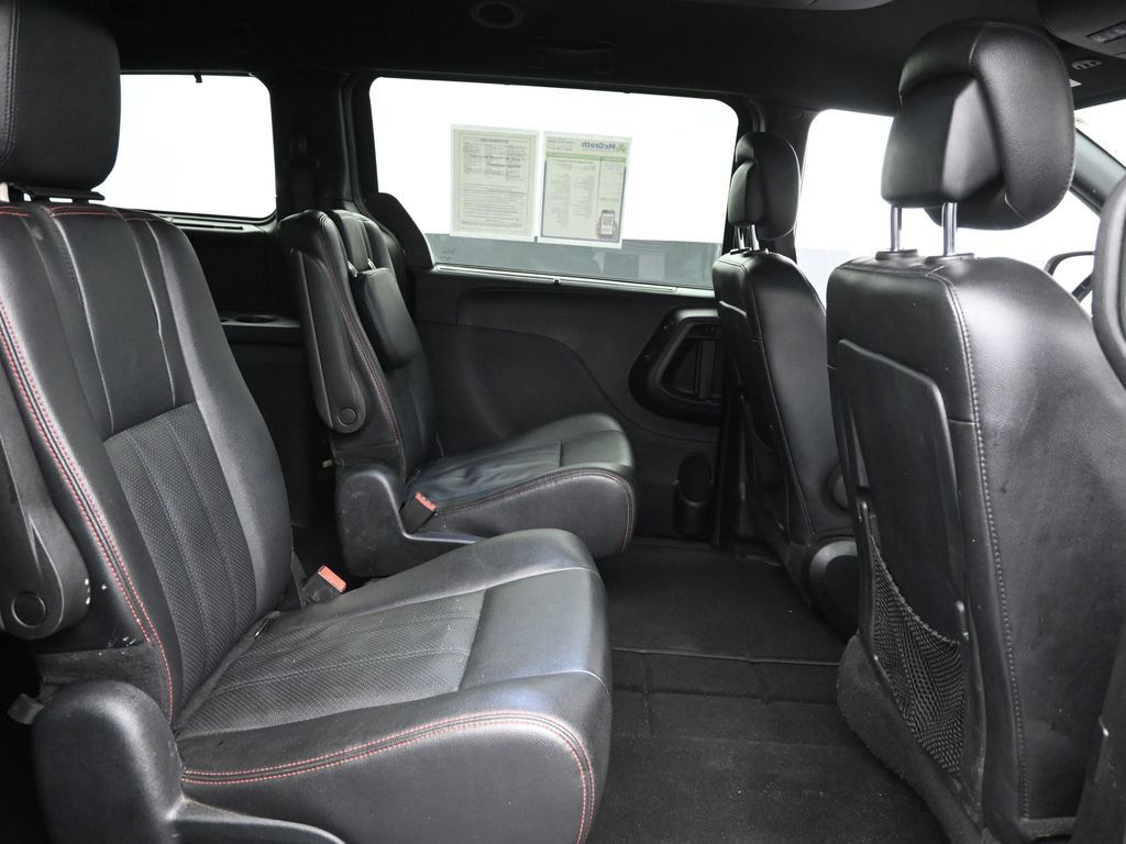 2016 Dodge Grand Caravan R/T photo 6