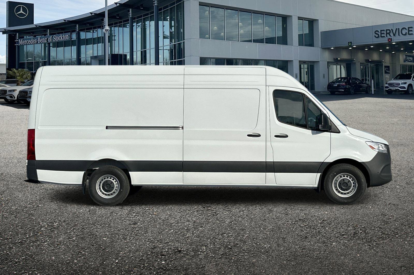 New 2025 ARCTIC WHITE Mercedes-Benz  image 3