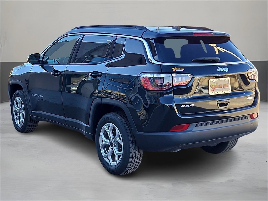 2025 Jeep Compass Latitude photo 2