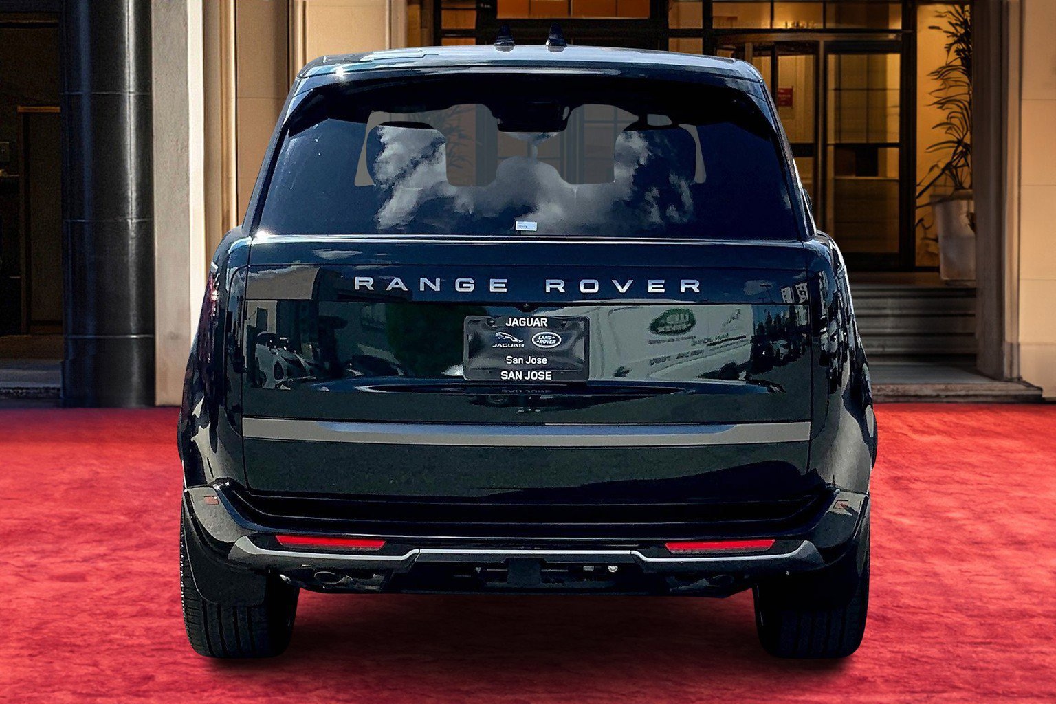 2025 Land Rover Range Rover SE photo 4