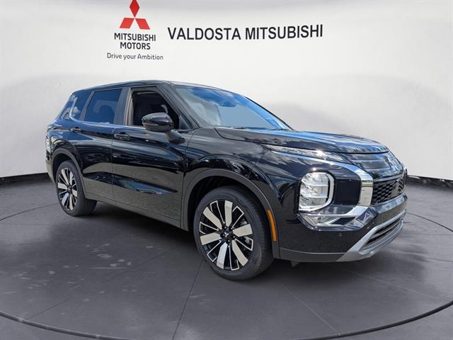 2025 Mitsubishi Outlander SE's photo