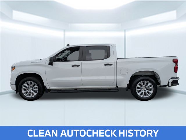 2024 Chevrolet Silverado 1500 Custom photo 3