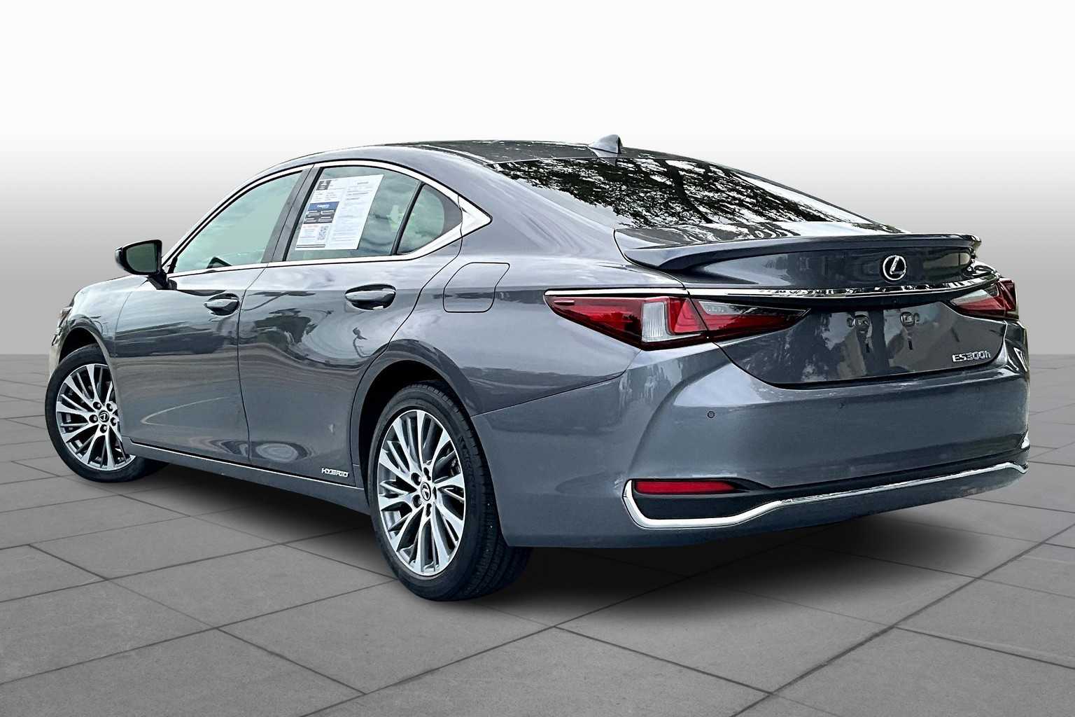 2021 Lexus ES 300h photo 11