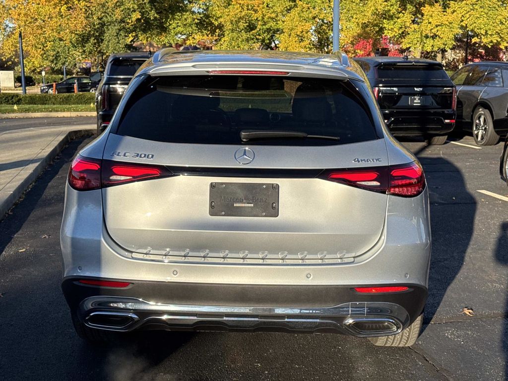 2025 Mercedes Benz GLC 300 4MATIC photo 3