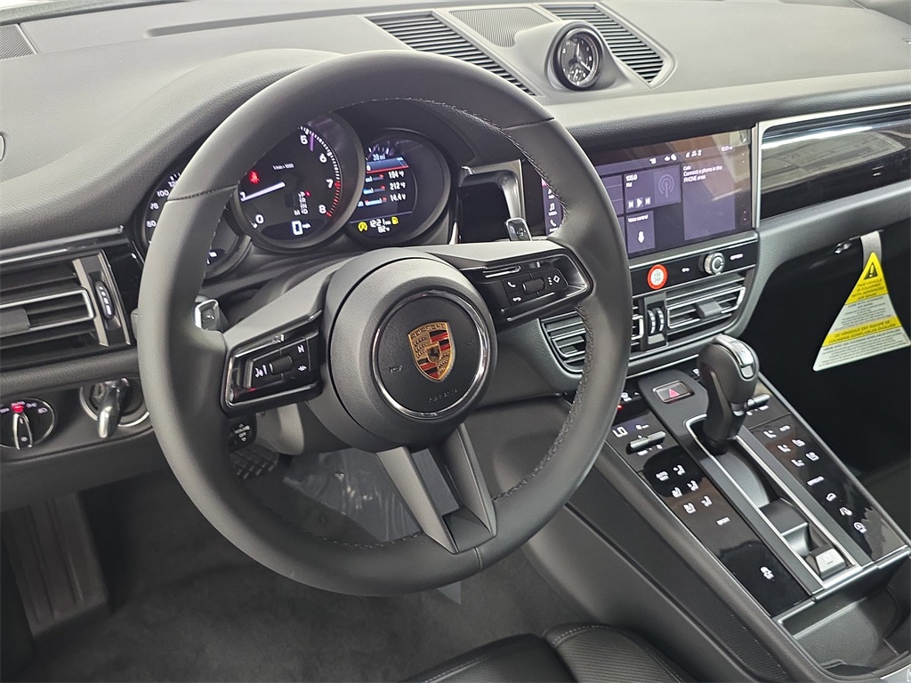 2026 Porsche Macan T photo 4