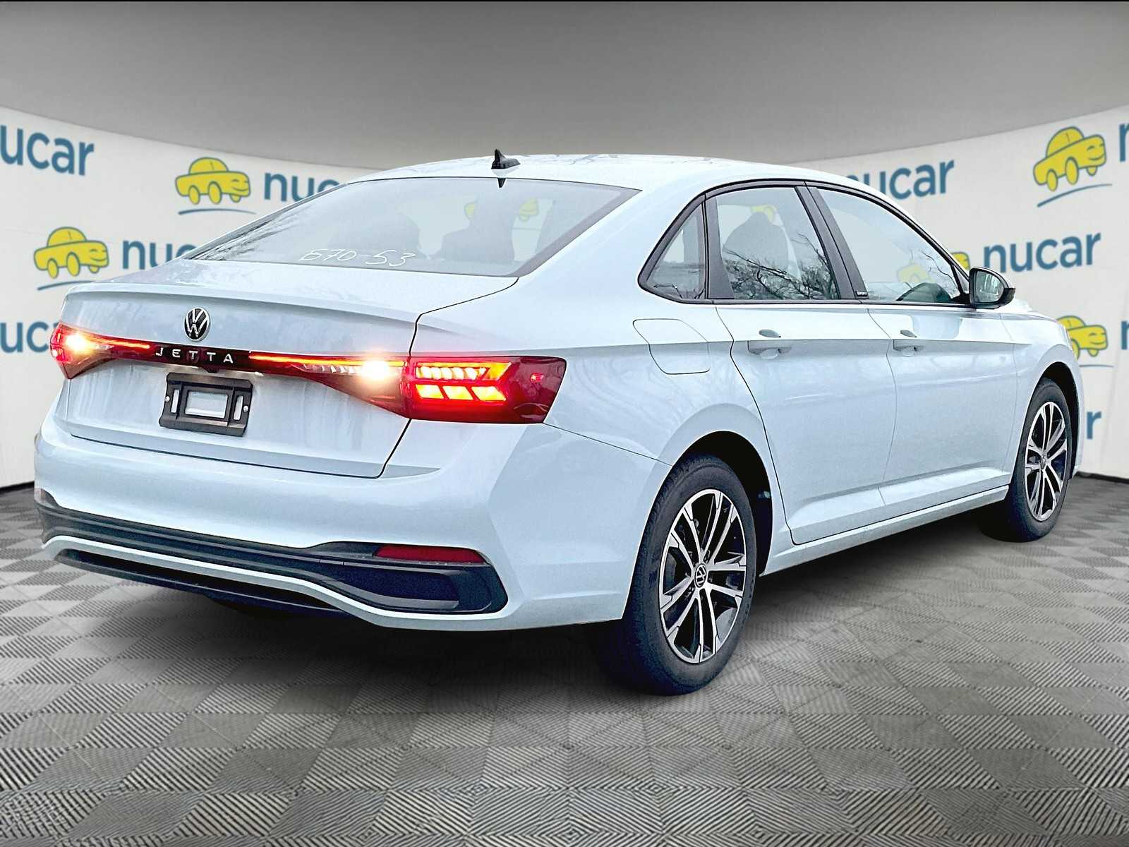2025 Volkswagen Jetta Sport photo 4