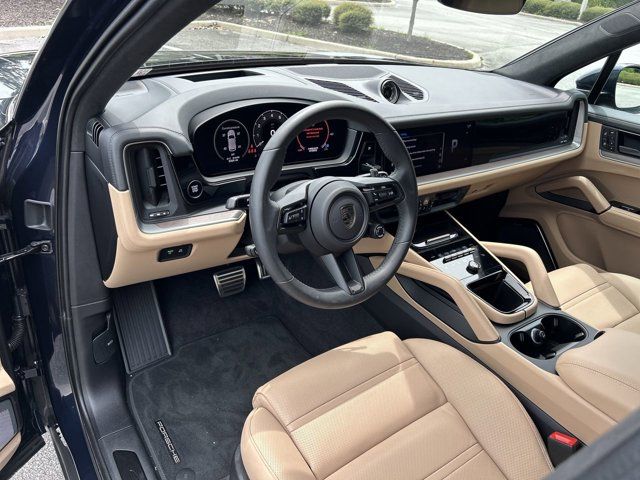 2025 Porsche Cayenne E-Hybrid Turbo photo 4