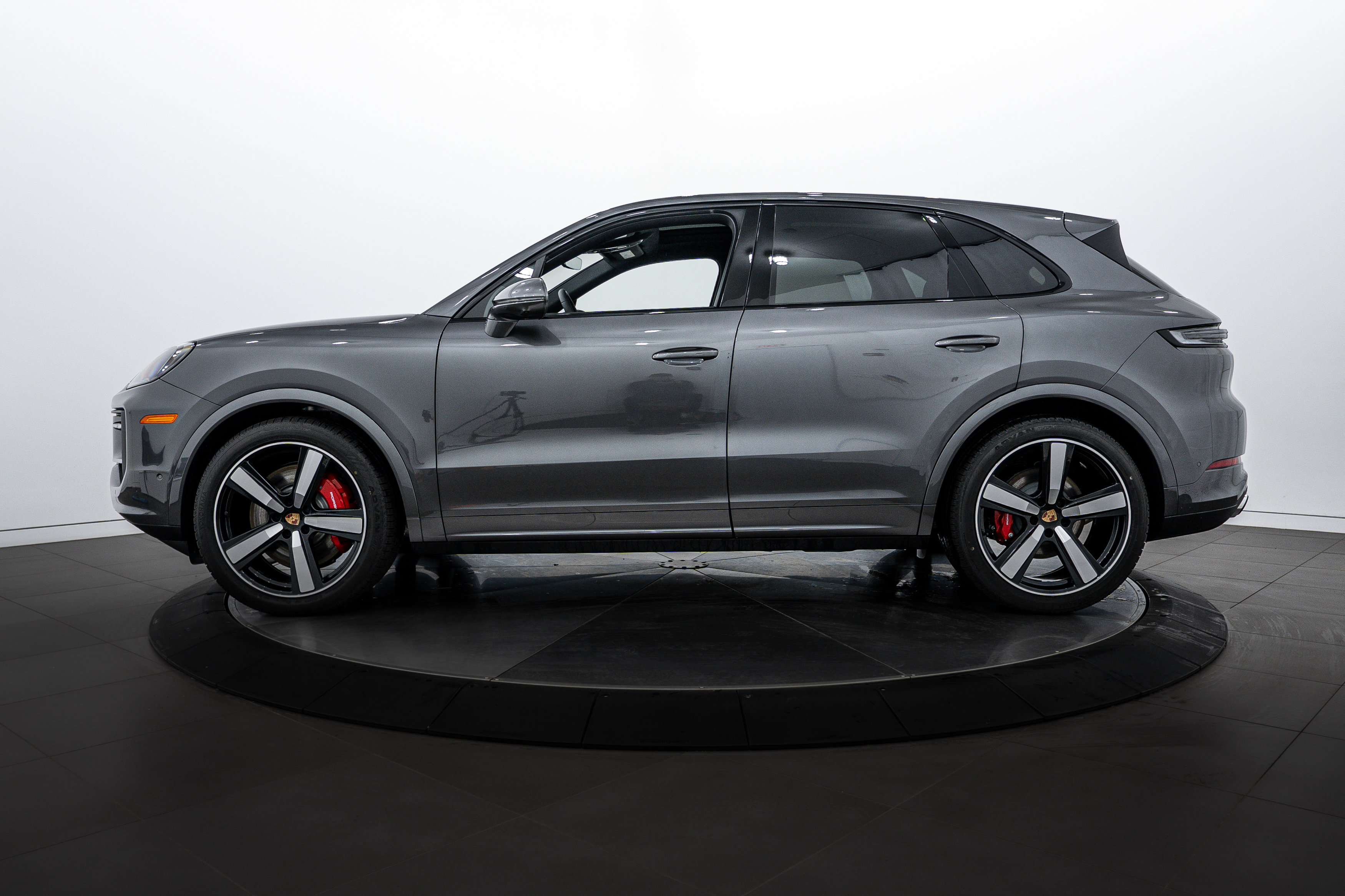 2025 Porsche Cayenne S photo 2