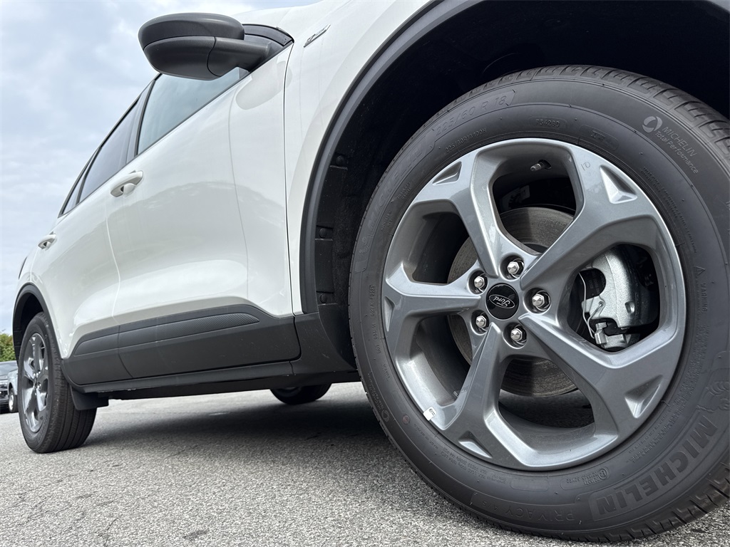 2025 Ford Escape ST-Line photo 8