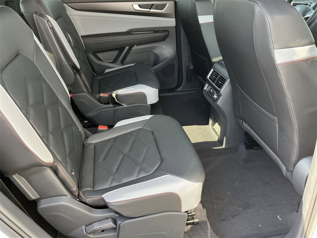 2025 Volkswagen Atlas Peak Edition photo 24