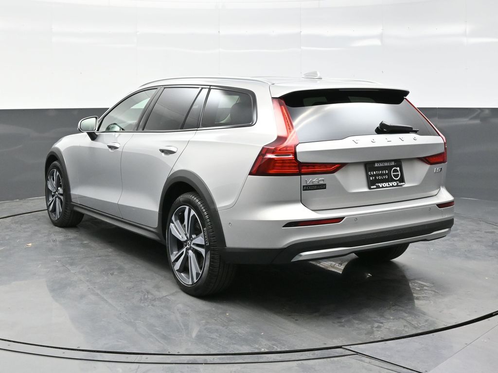 2025 Volvo V60 Cross Country B5 Plus photo 5