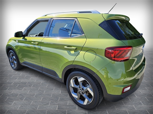 2023 Hyundai Venue SEL photo 3