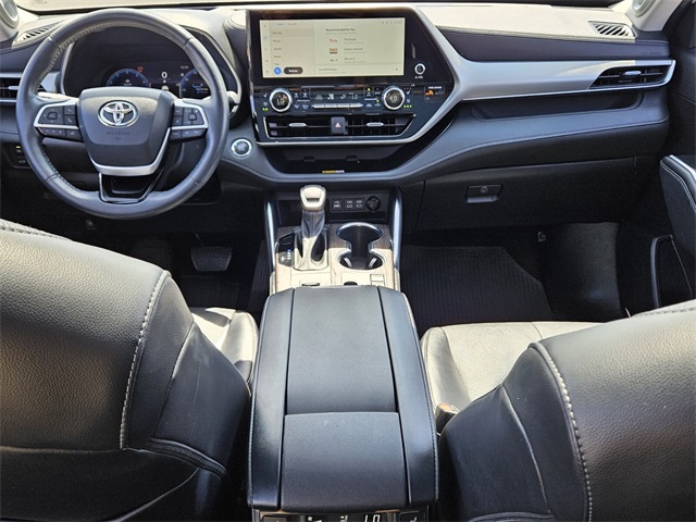 2023 Toyota Highlander Platinum photo 14