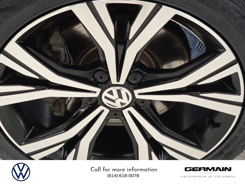 2020 Volkswagen Passat 2.0T SEL photo 5