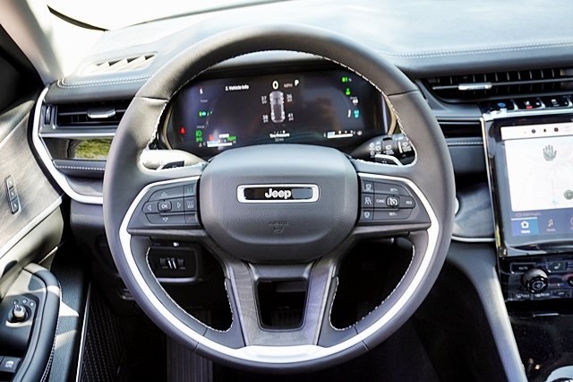 New 2023 Bright White Clear-Coat Exterior Paint Jeep 4xe image 21