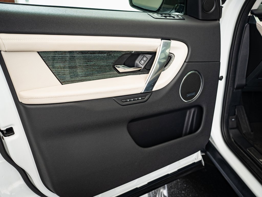 2022 Land Rover Discovery Sport SE R-Dynamic photo 22