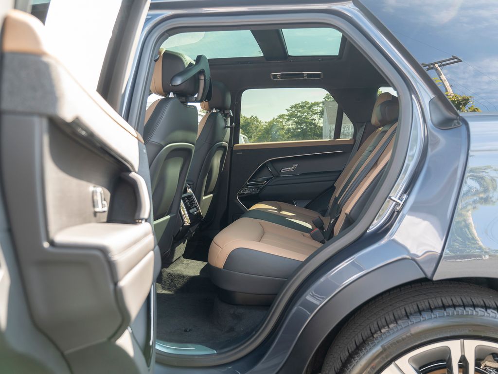 2025 Land Rover Range Rover Sport SE photo 19