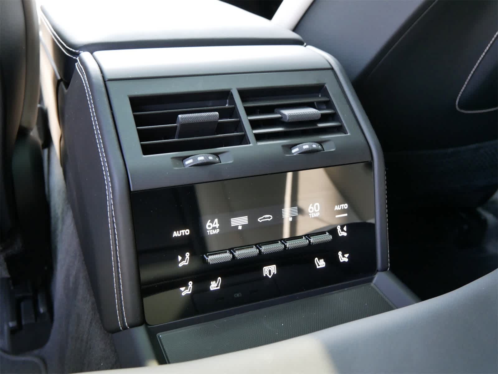 2025 Porsche Panamera 4 photo 8