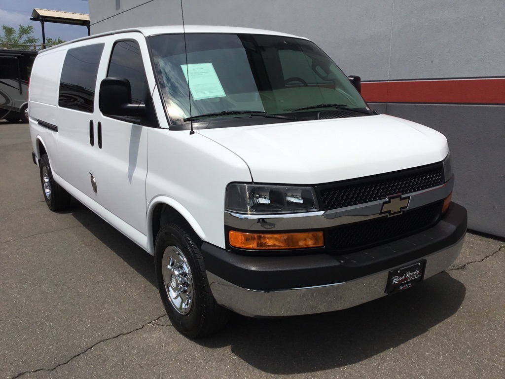 2017 Chevrolet Express 3500 Work Van photo 2