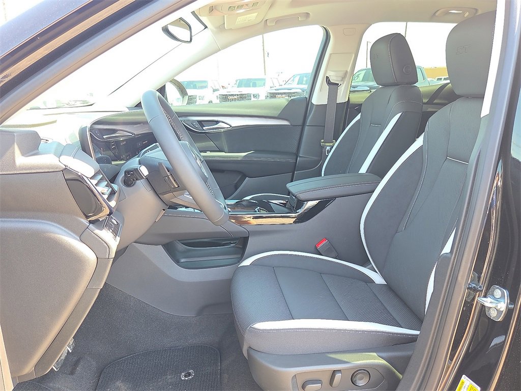 2025 Buick Envision Sport Touring photo 11