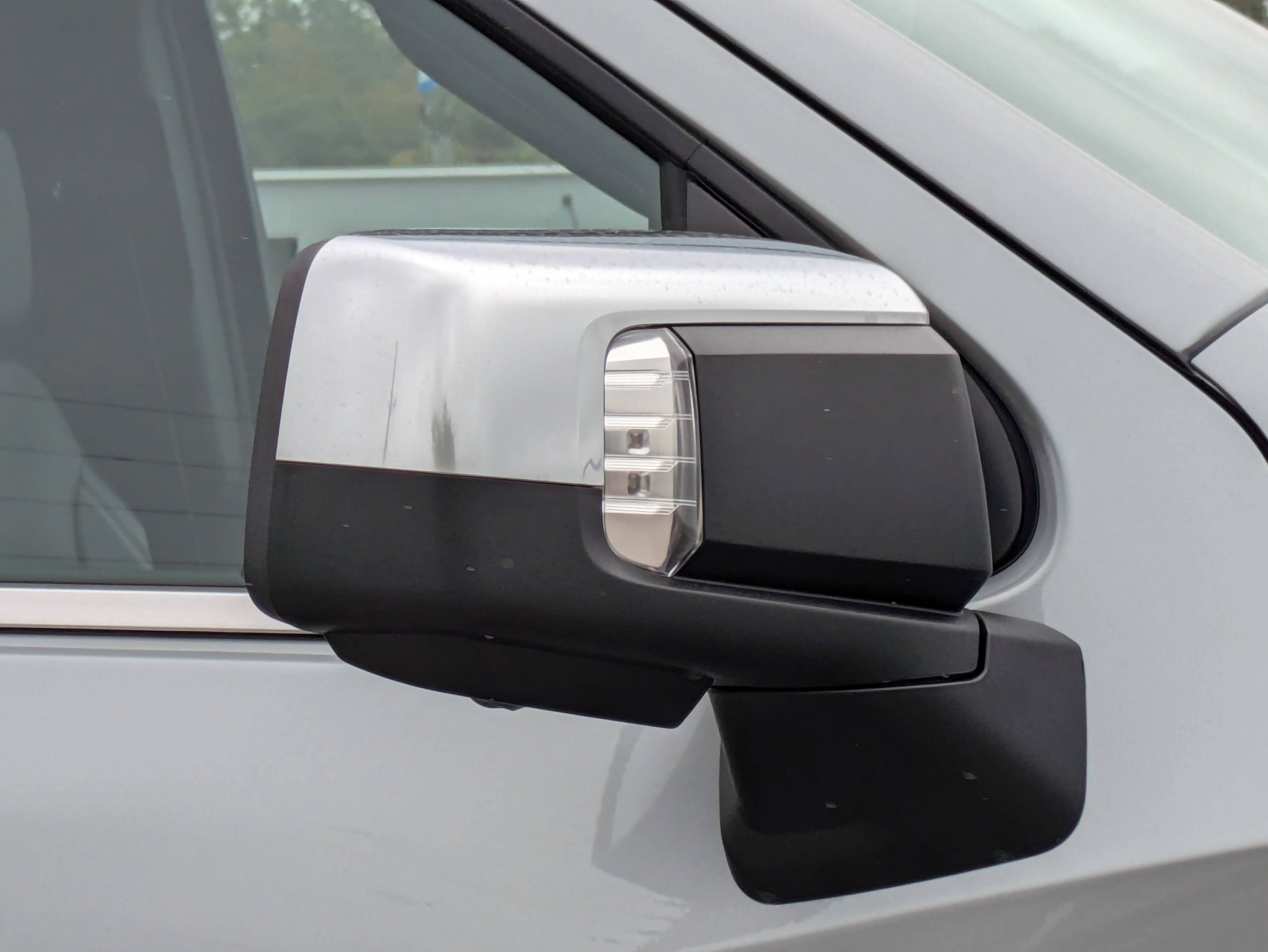 2026 Chevrolet Silverado 1500 High Country photo 3