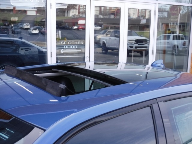 2021 Chrysler 300 Touring photo 4