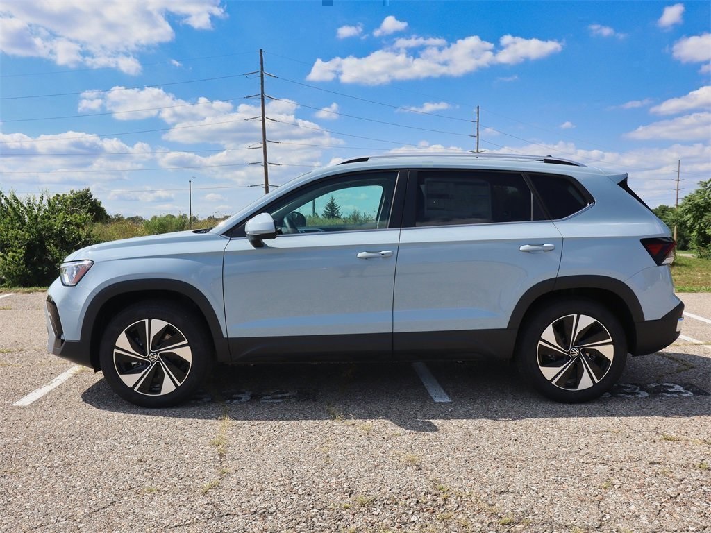 2025 Volkswagen Taos SE photo 2