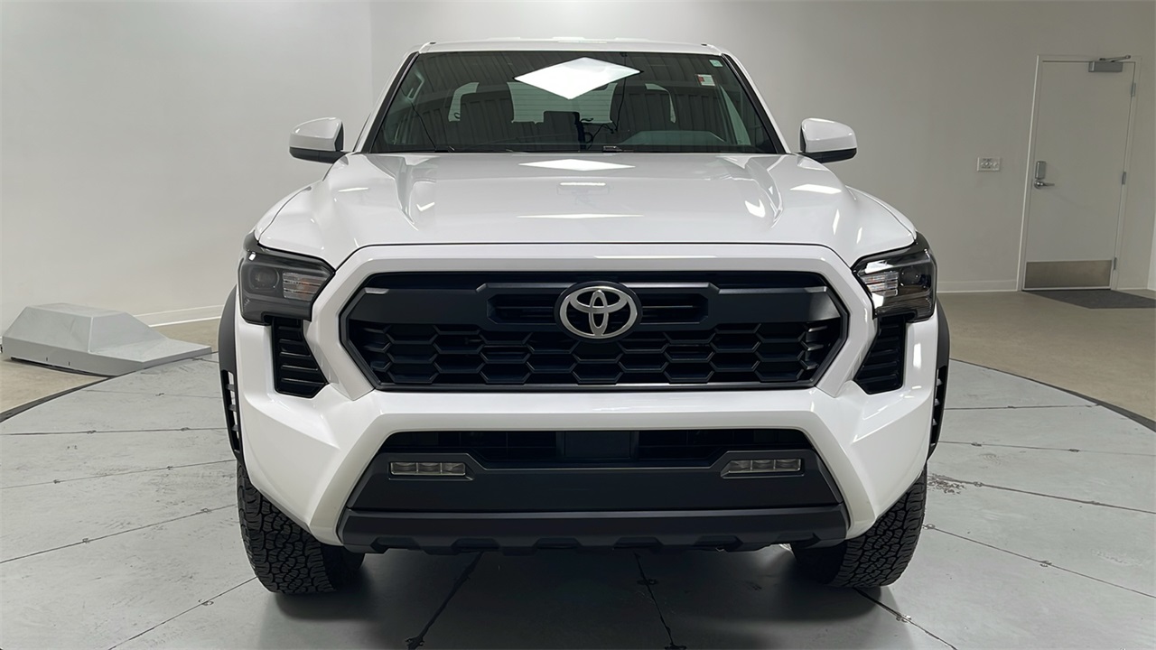 2025 Toyota Tacoma TRD Off-Road photo 2