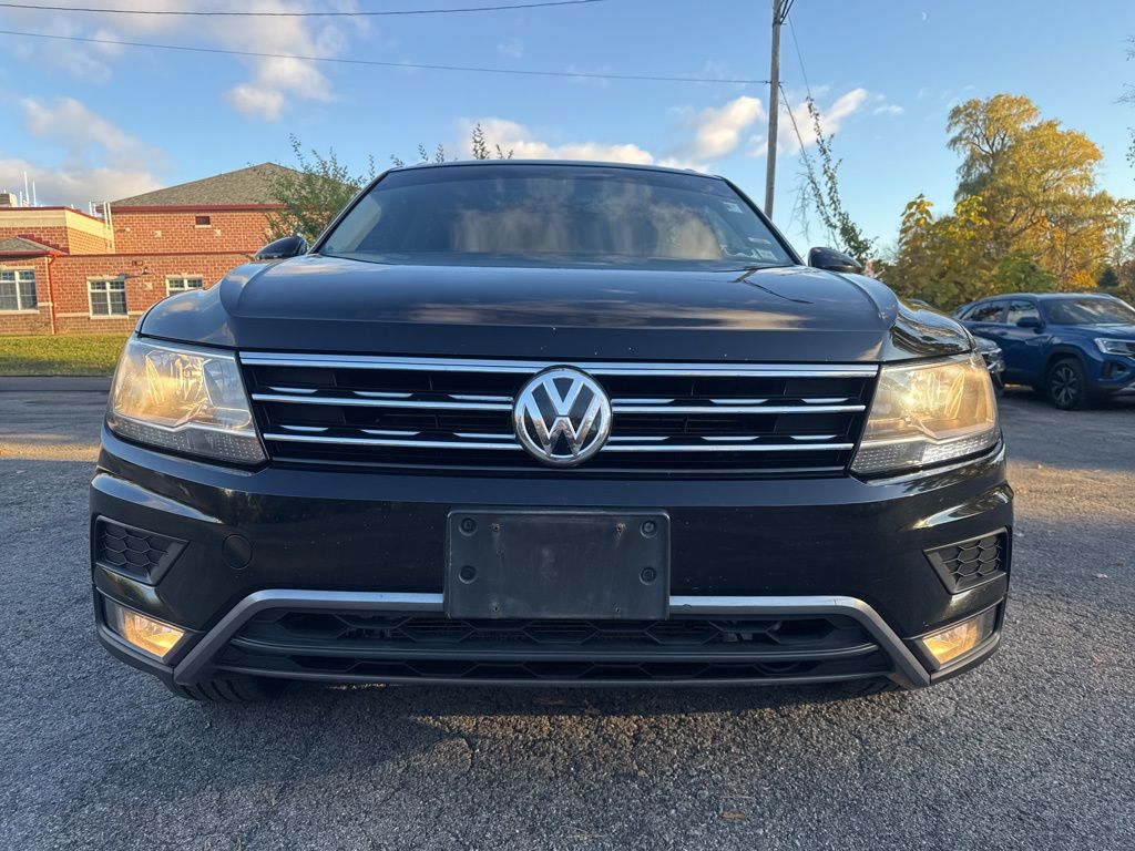 2018 Volkswagen Tiguan SEL photo 2