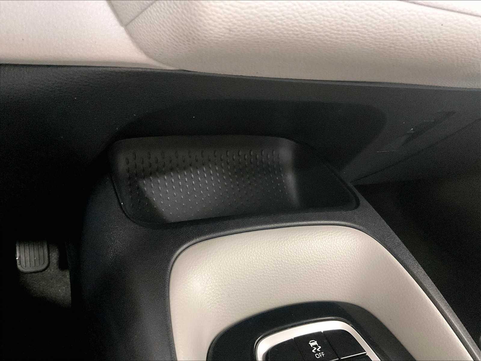 2022 Toyota Corolla LE photo 25