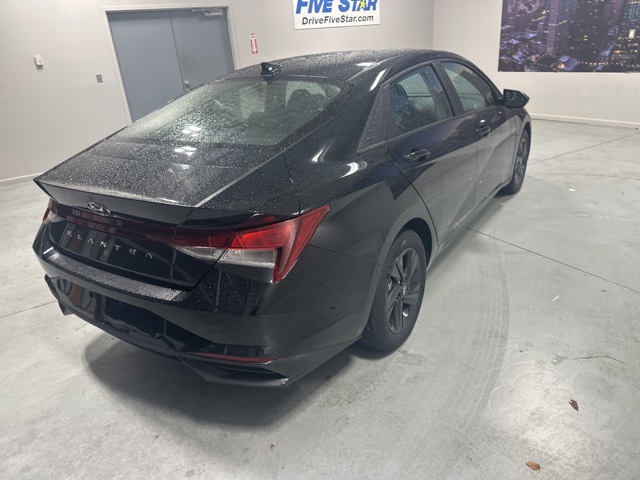 2023 Hyundai Elantra SEL photo 7