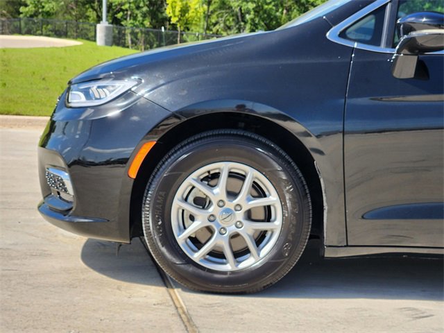 2024 Chrysler Pacifica Touring L photo 9